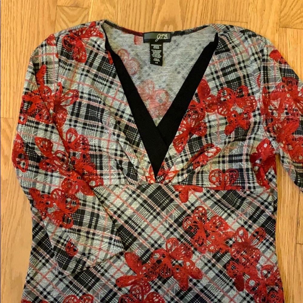 Super cute flower plaid 3/4 sleeve top w faux tank